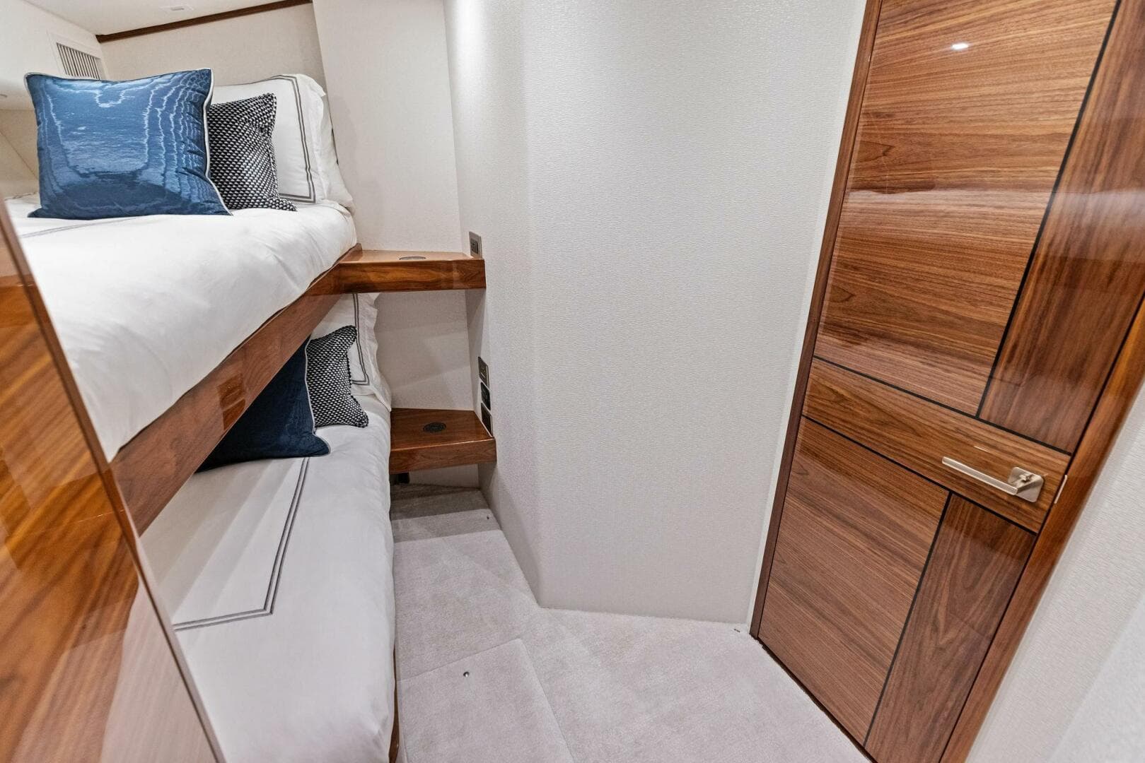 2026 Viking 82 Convertible — photo 91