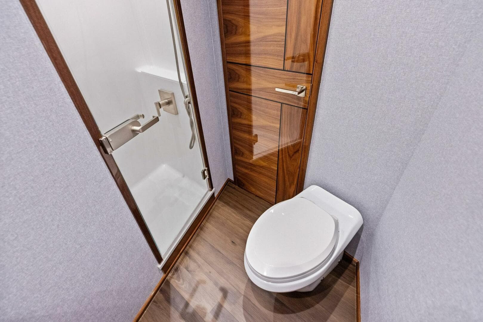 2026 Viking 82 Convertible — photo 81