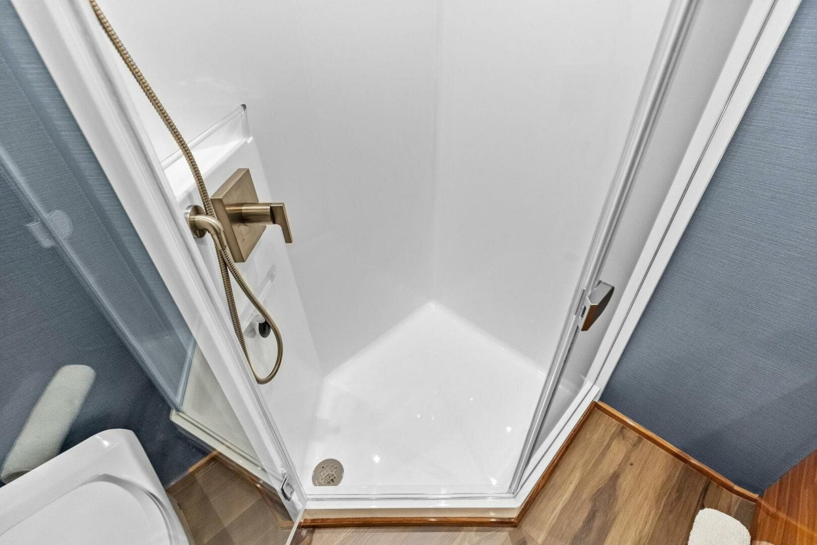 2026 Viking 82 Convertible — photo 53