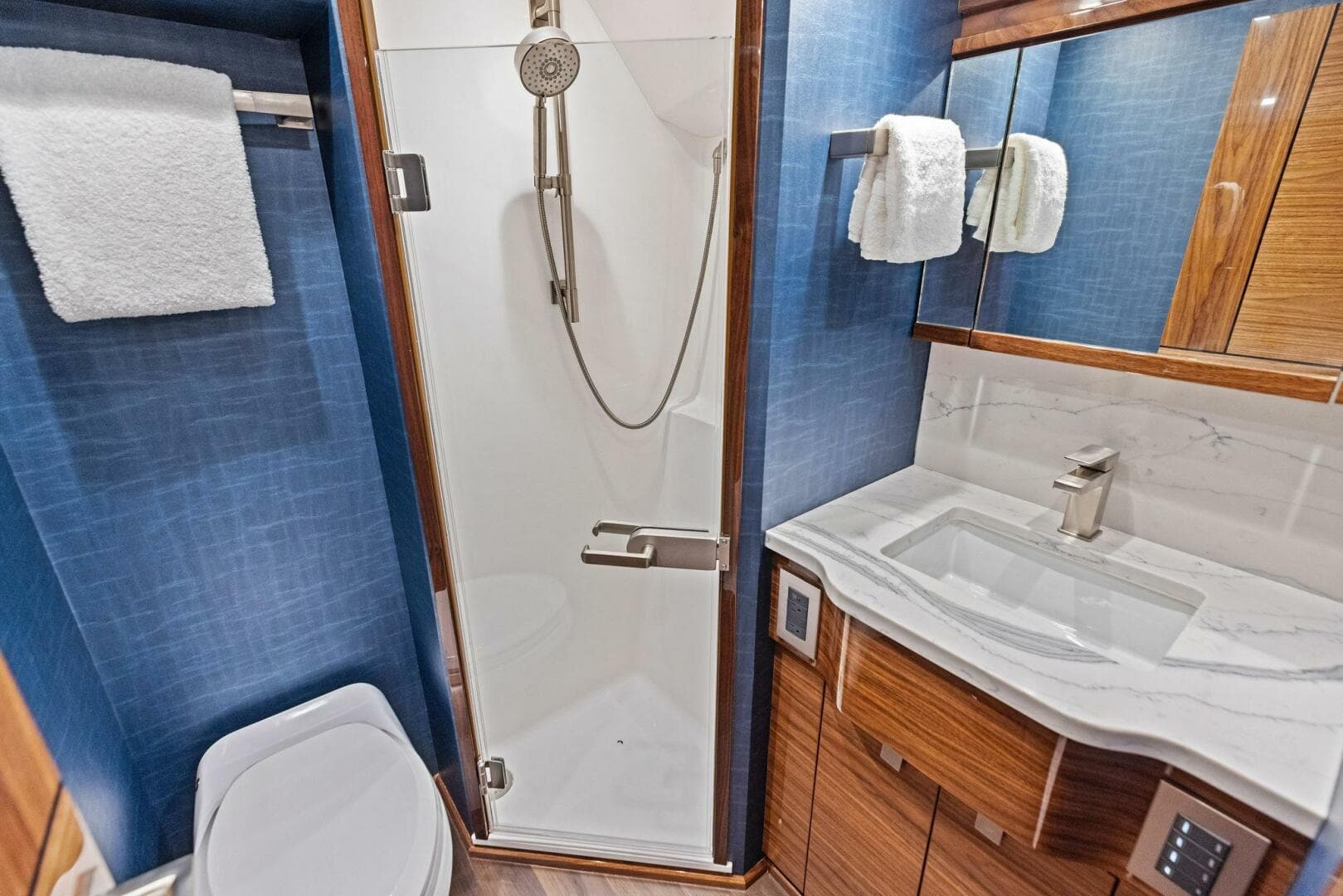 2026 Viking 82 Convertible — photo 94