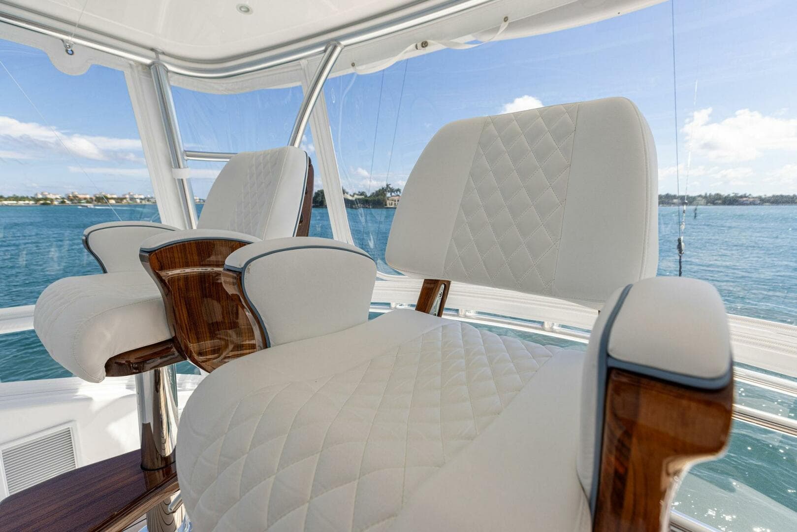 2026 Viking 82 Convertible — photo 111