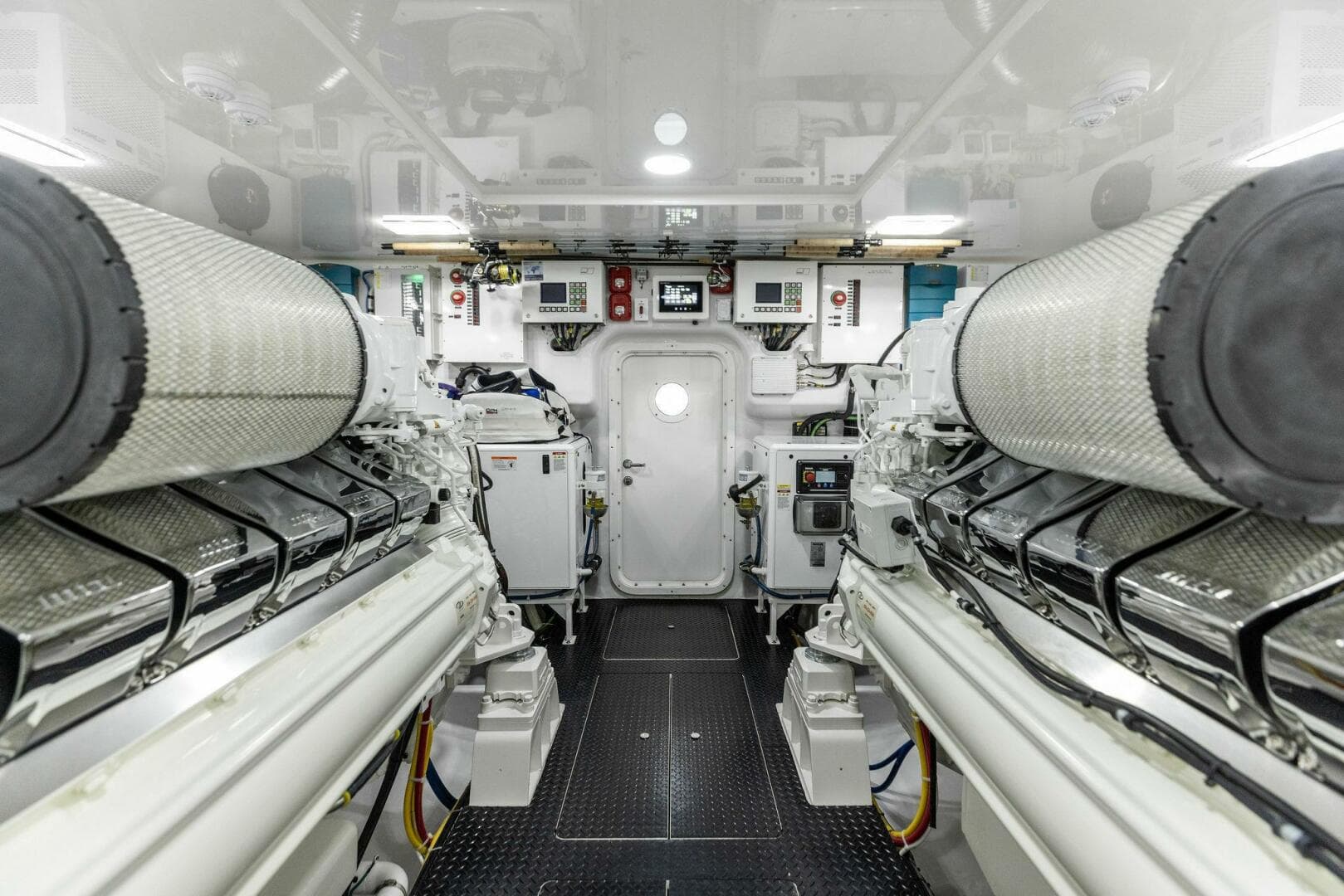 2026 Viking 82 Convertible — photo 138