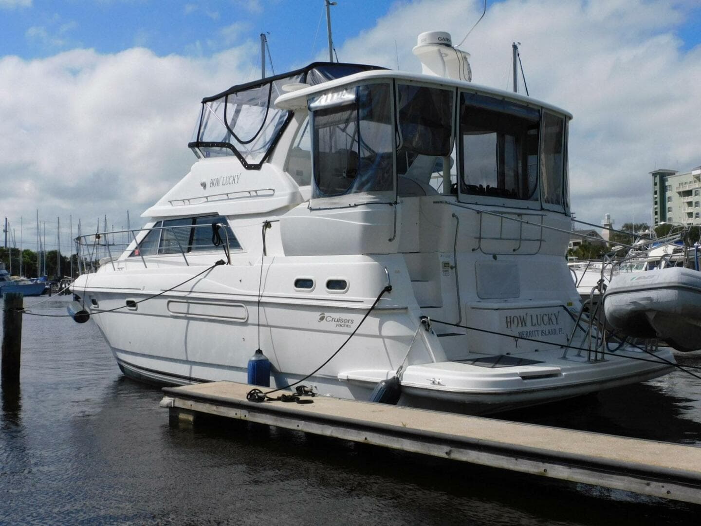 2003 Cruisers Yachts 3750