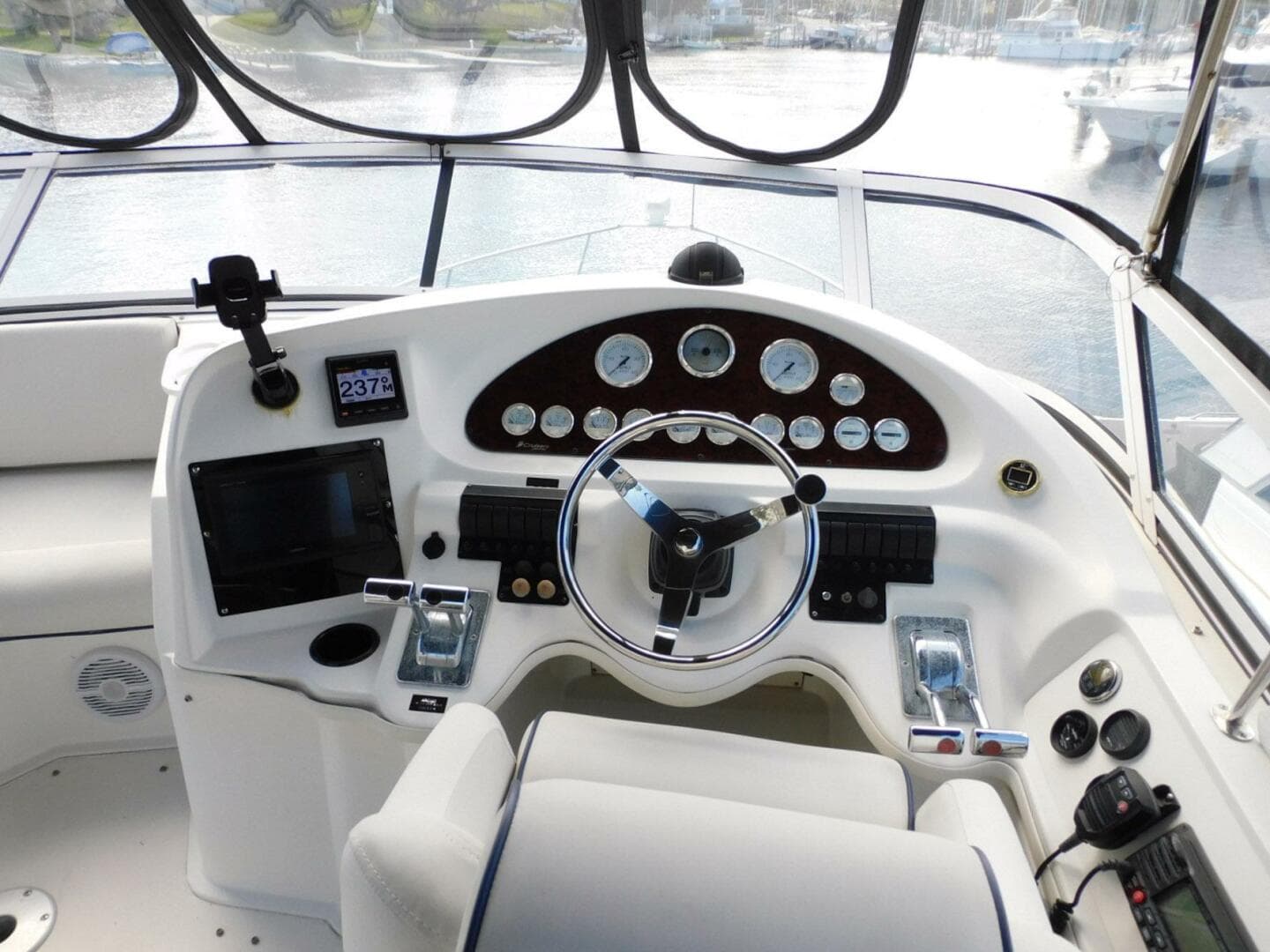 2003 Cruisers Yachts 3750 — photo 28