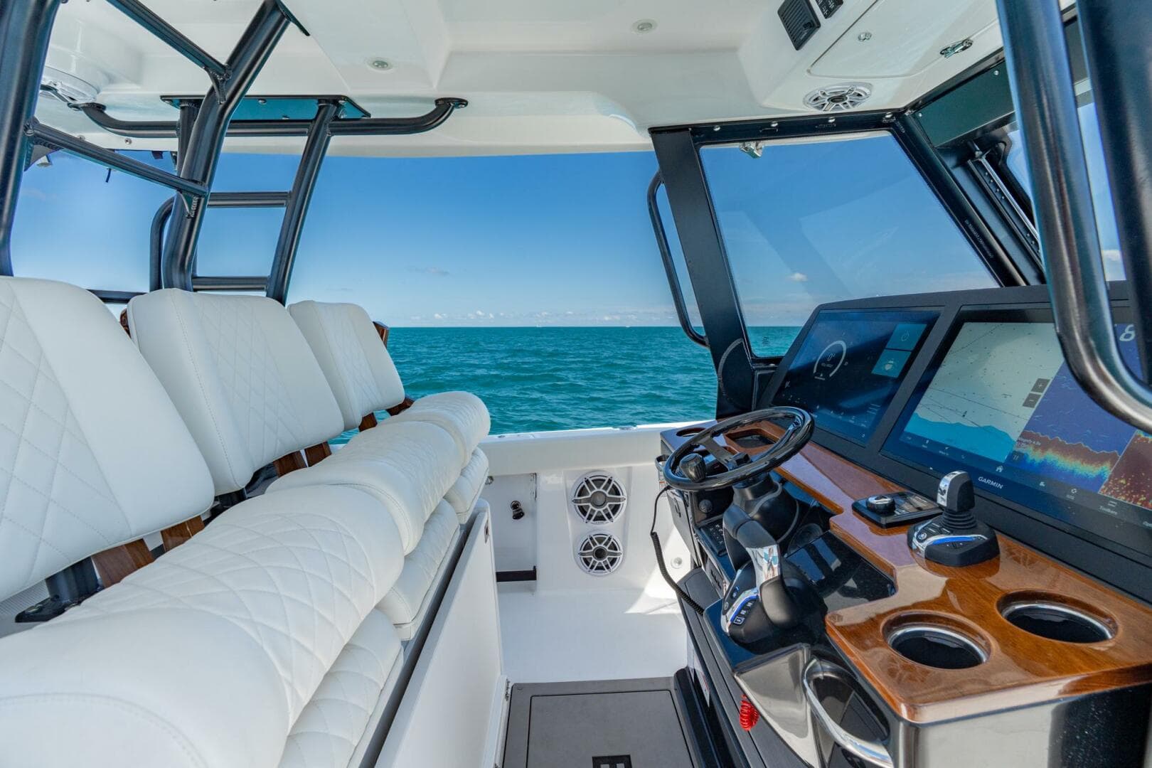2025 Everglades 375 Center Console — photo 18