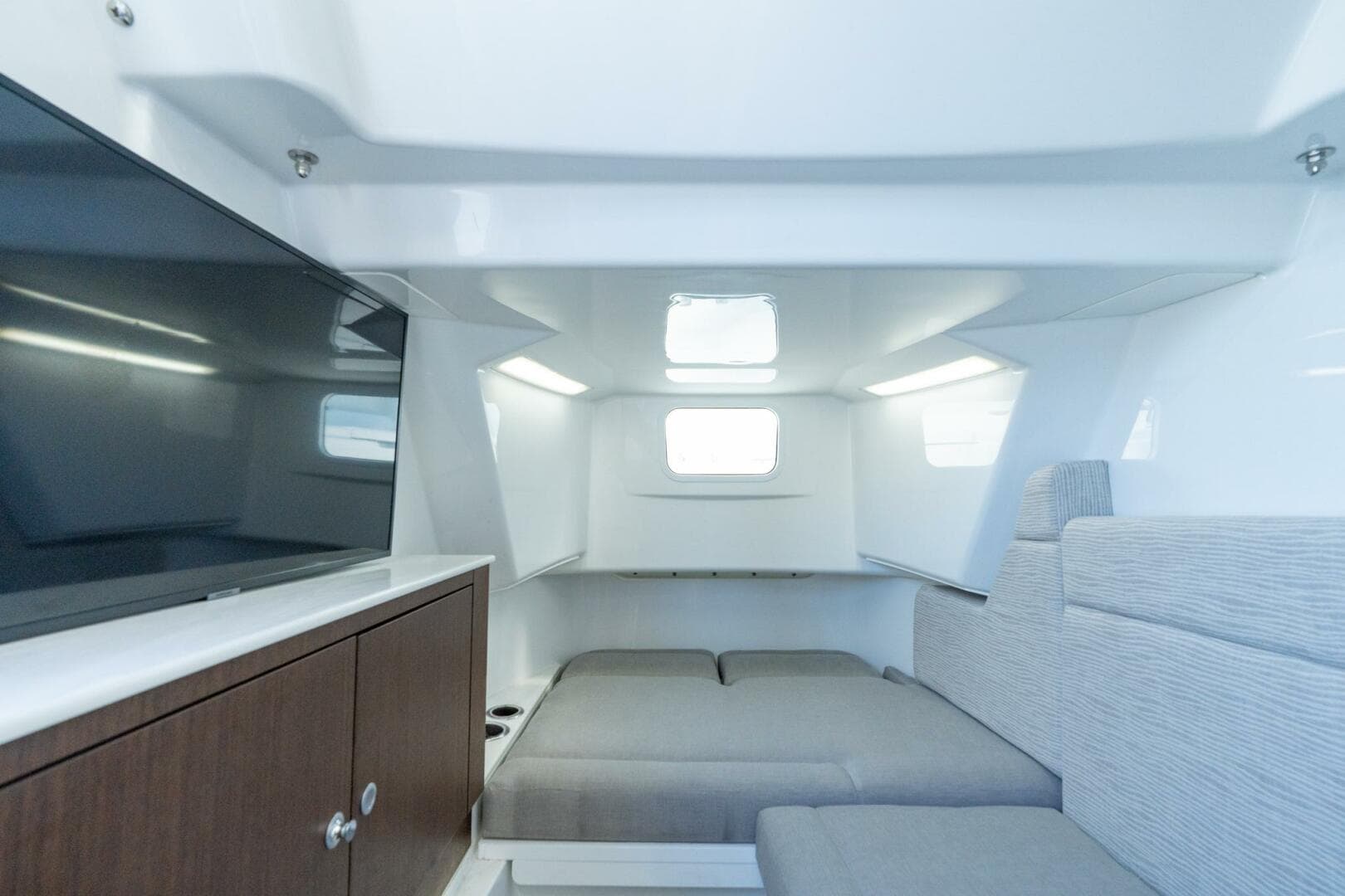 2025 Everglades 375 Center Console — photo 27