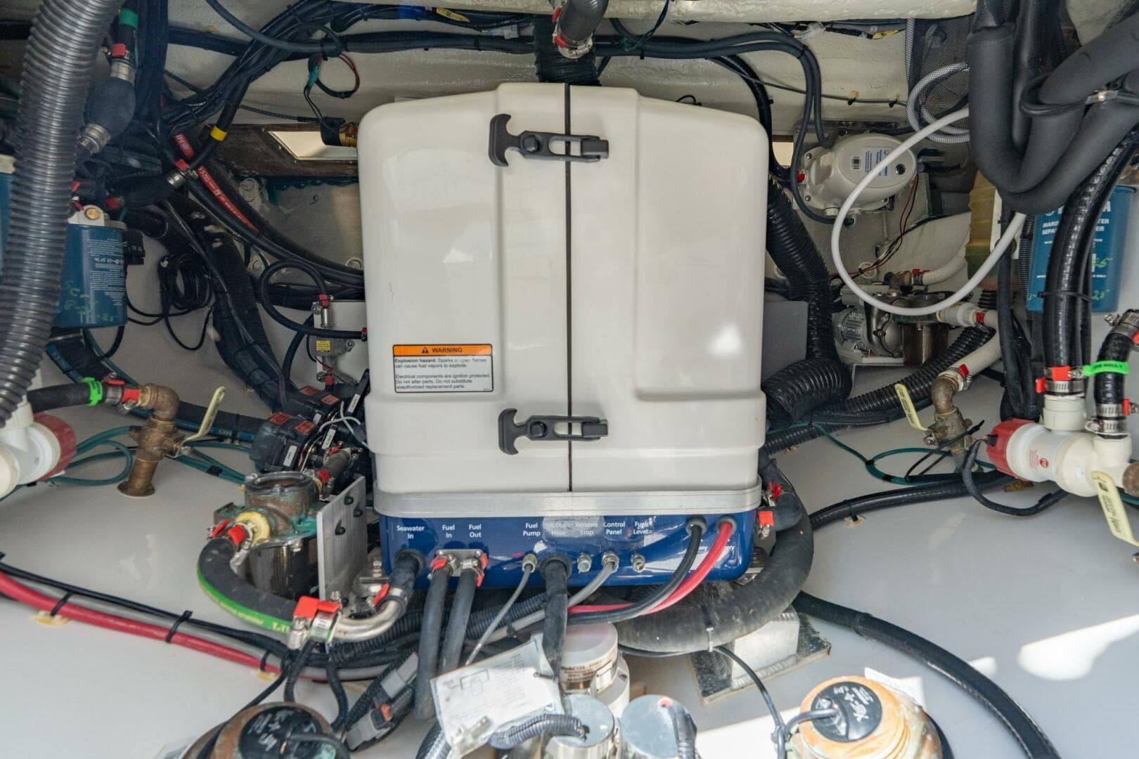 2025 Everglades 375 Center Console — photo 8