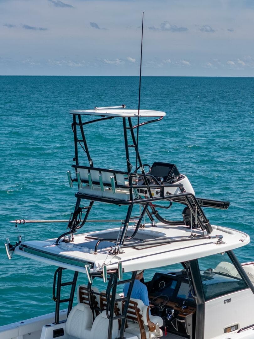 2025 Everglades 375 Center Console — photo 5