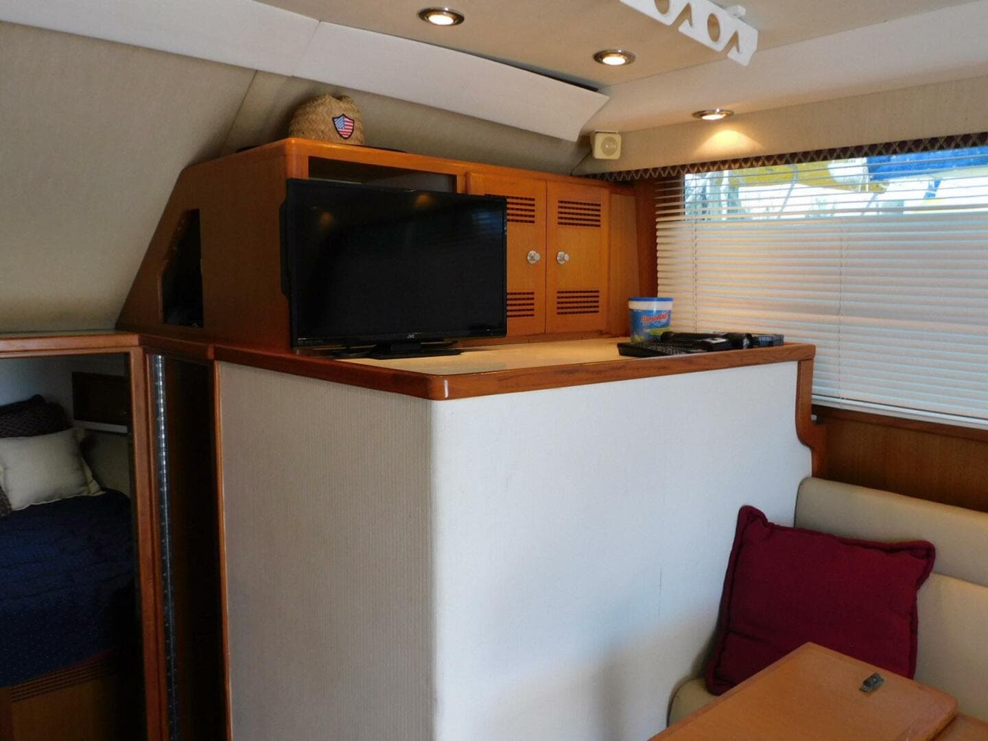 1999 Cabo 35 Flybridge Sportfisher — photo 7