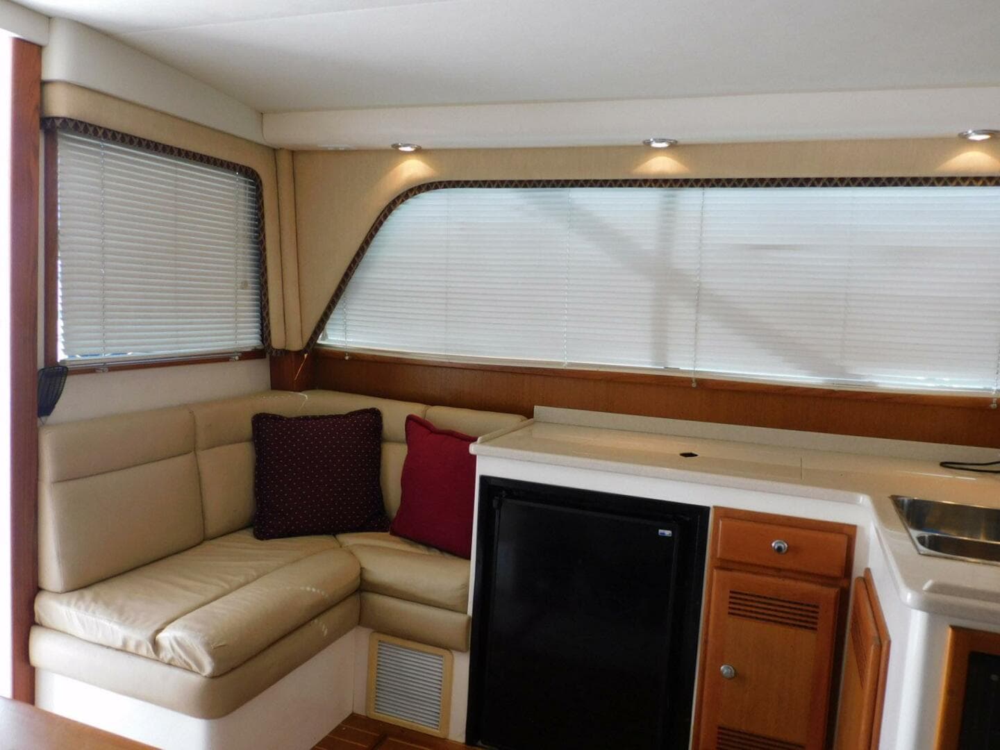 1999 Cabo 35 Flybridge Sportfisher — photo 4