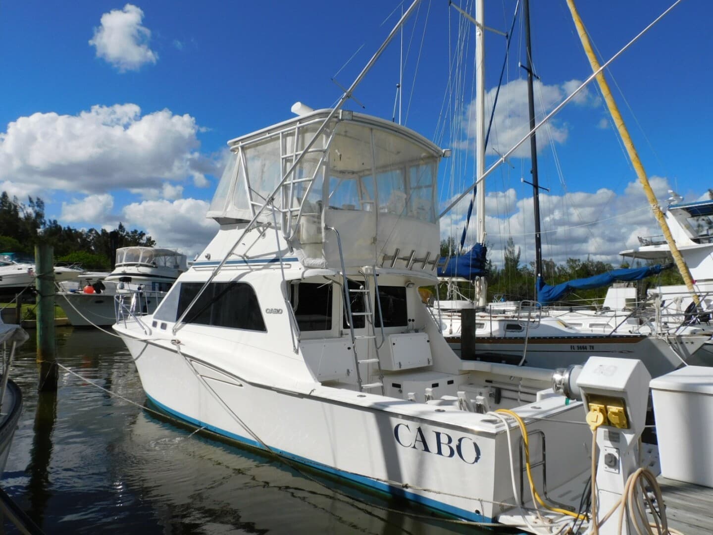 1999 Cabo 35 Flybridge Sportfisher — photo 1