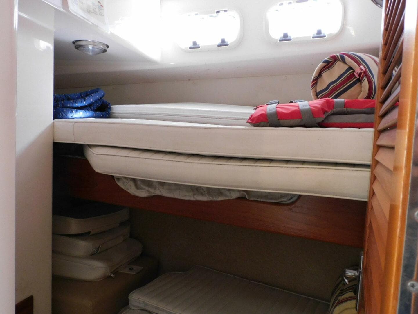 1999 Cabo 35 Flybridge Sportfisher — photo 20