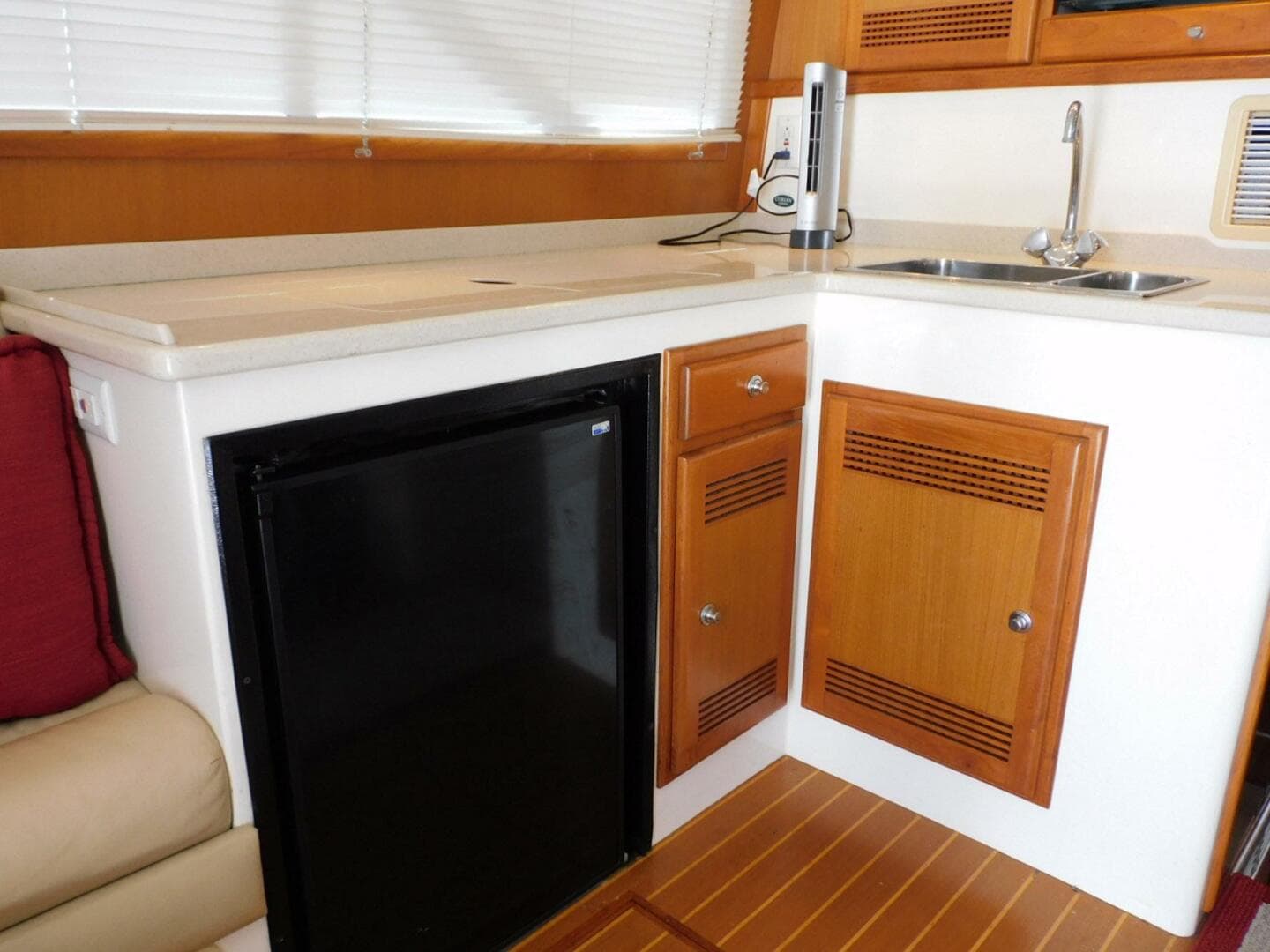 1999 Cabo 35 Flybridge Sportfisher — photo 10