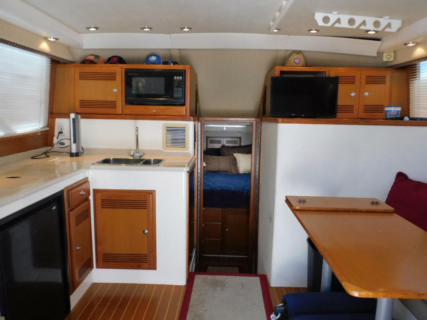 1999 Cabo 35 Flybridge Sportfisher — photo 8
