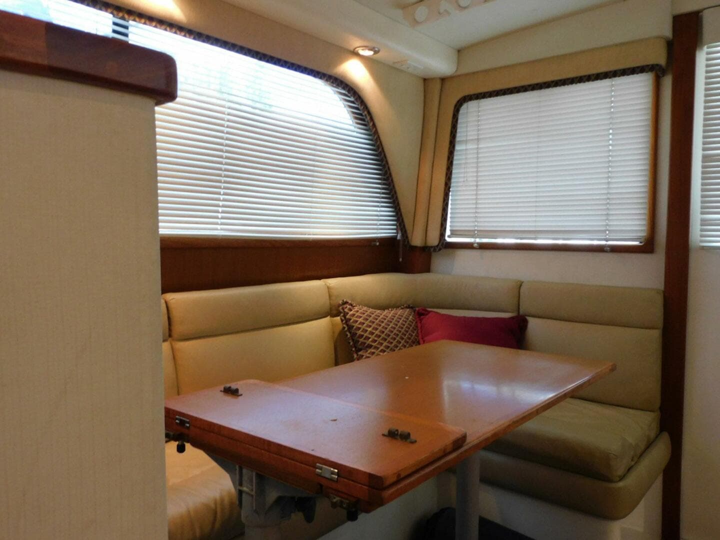 1999 Cabo 35 Flybridge Sportfisher — photo 2