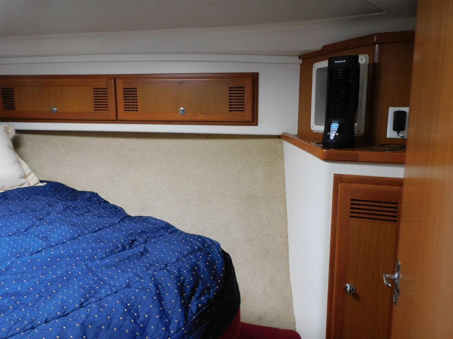 1999 Cabo 35 Flybridge Sportfisher — photo 18