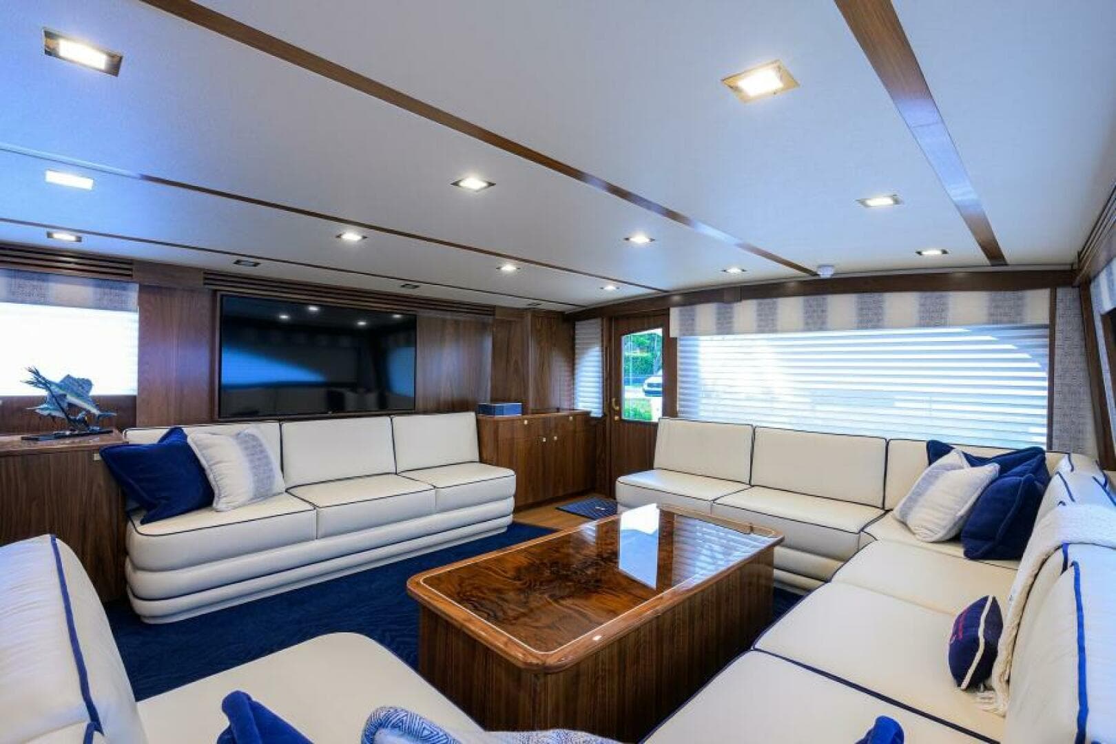 2024 Viking 80 Convertible — photo 3