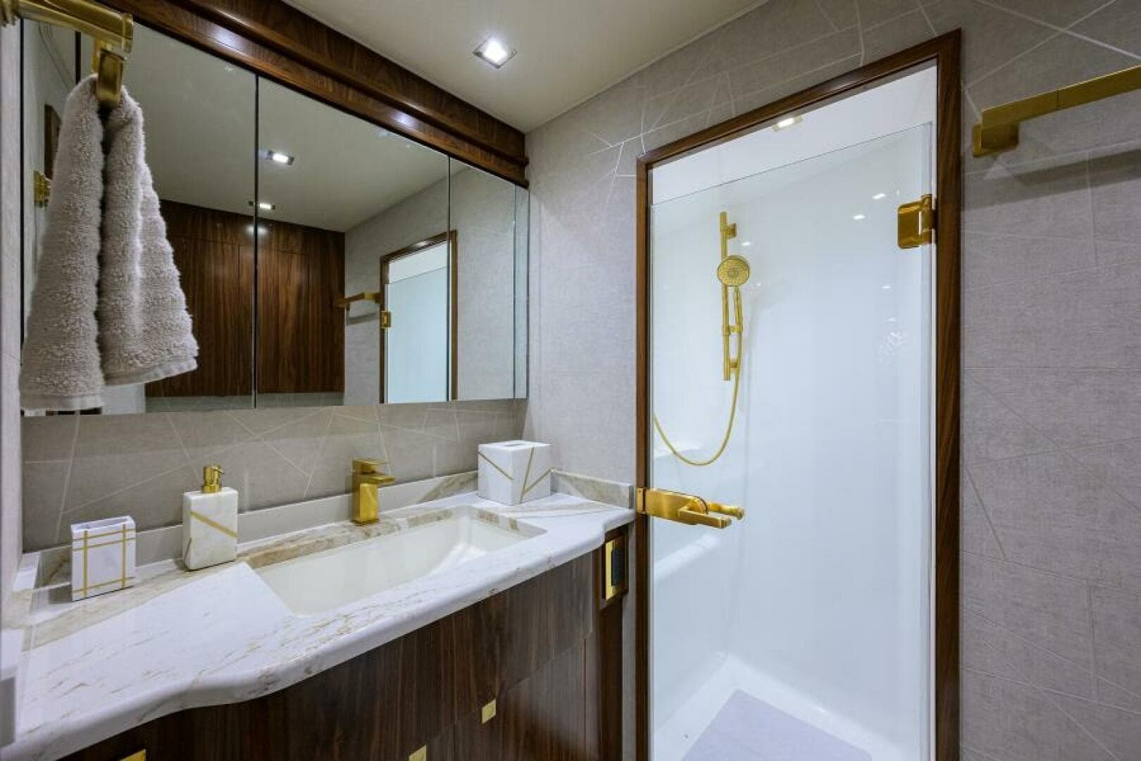 2024 Viking 80 Convertible — photo 26