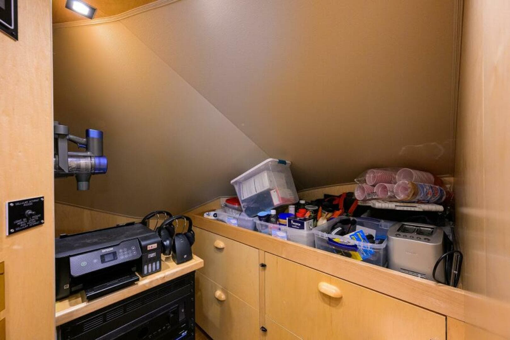 2024 Viking 80 Convertible — photo 10