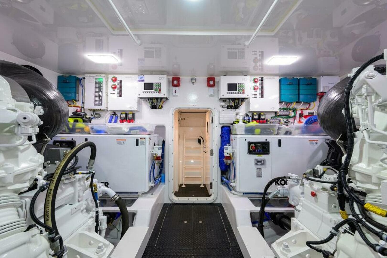 2024 Viking 80 Convertible — photo 39