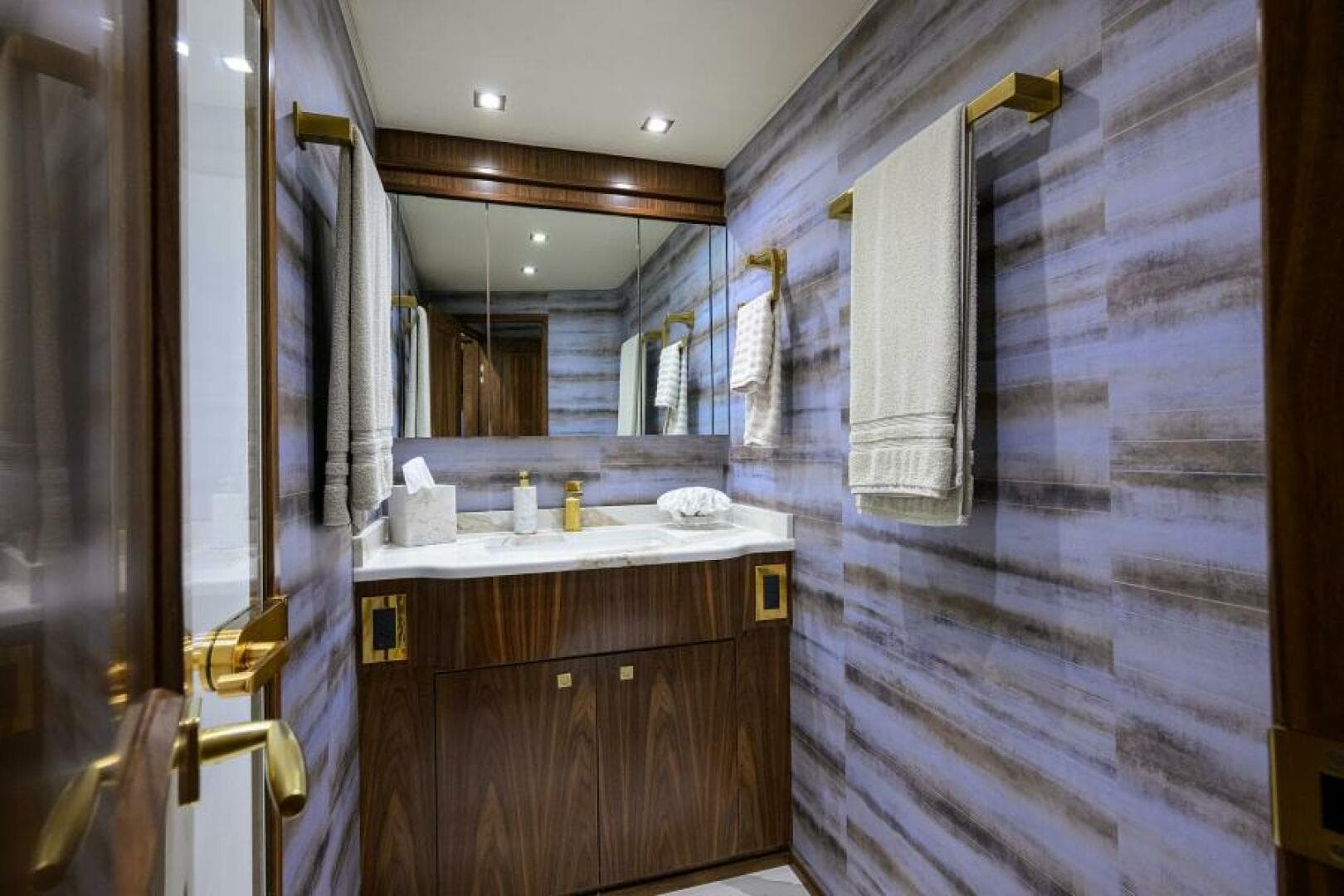 2024 Viking 80 Convertible — photo 17