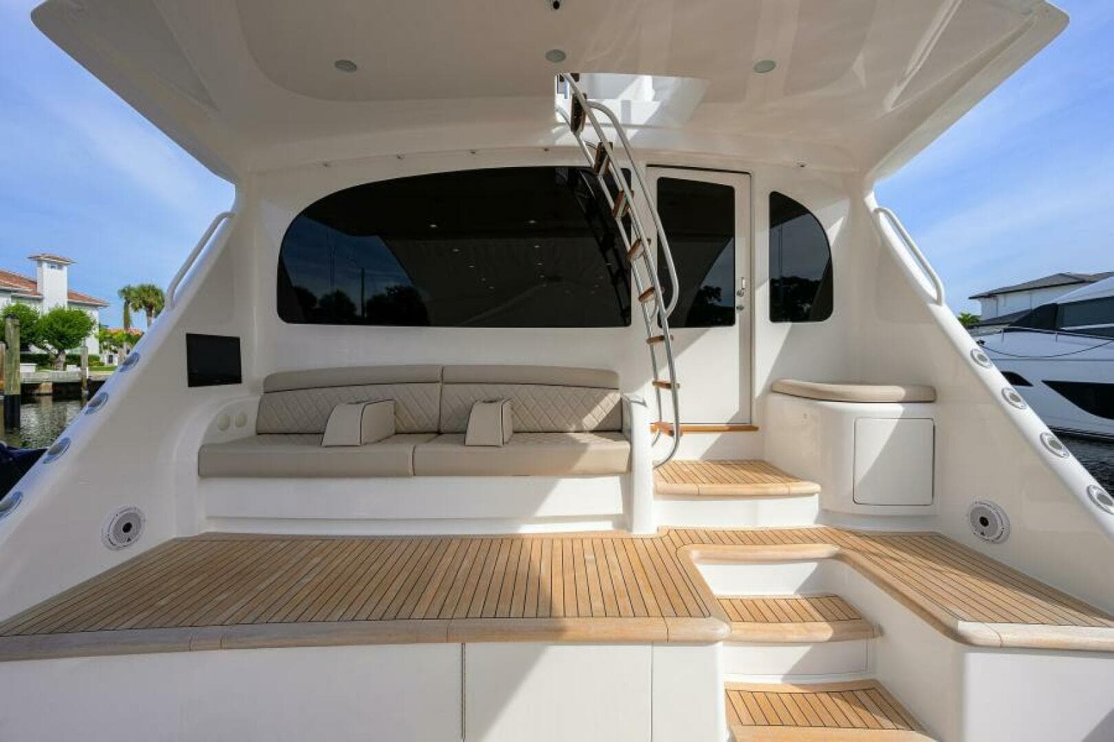 2024 Viking 80 Convertible — photo 34