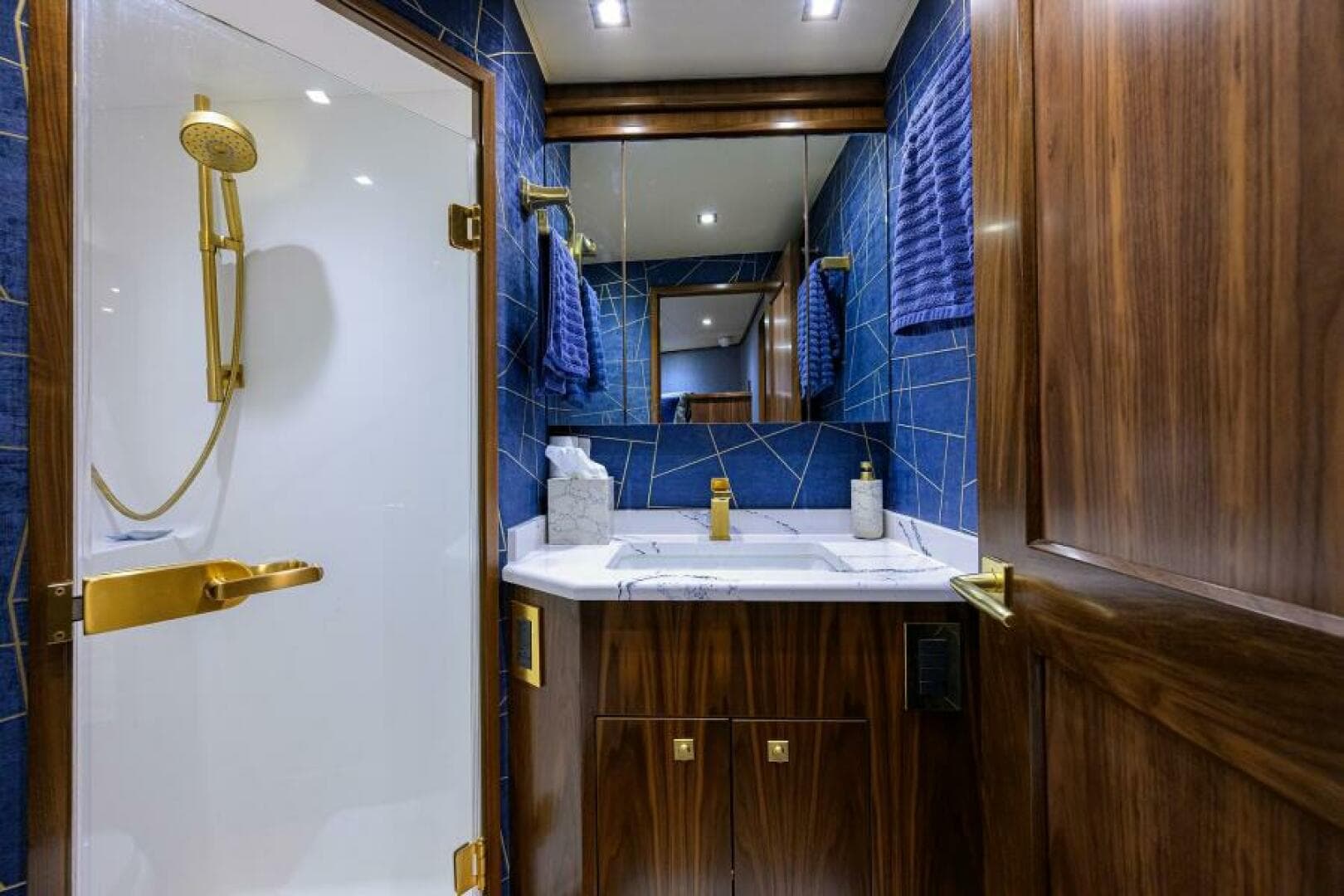 2024 Viking 80 Convertible — photo 20