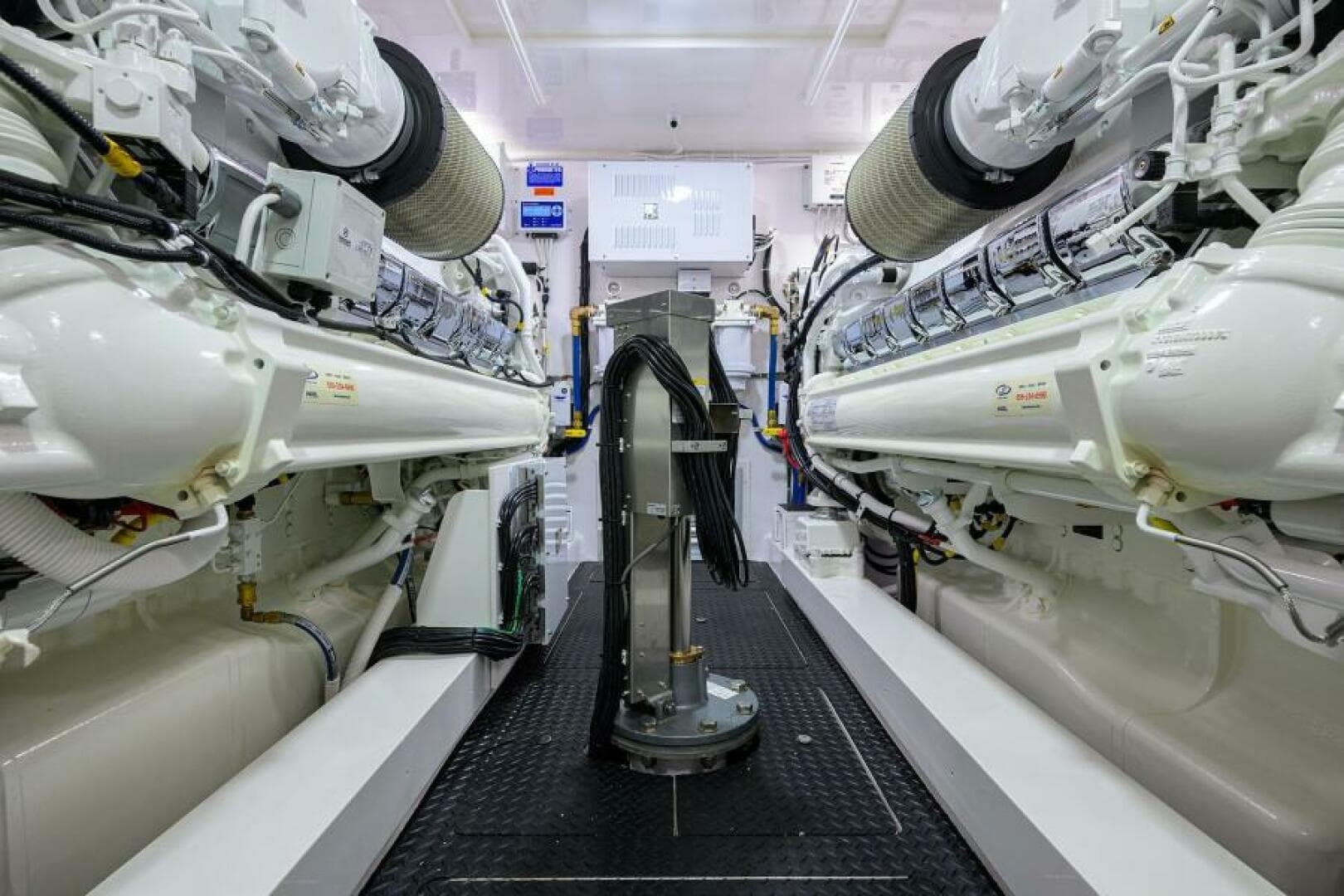 2024 Viking 80 Convertible — photo 38