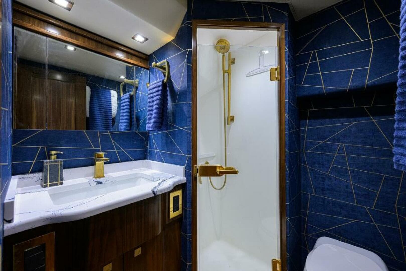 2024 Viking 80 Convertible — photo 23