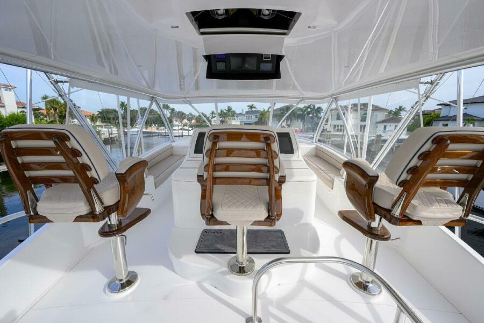 2024 Viking 80 Convertible — photo 27