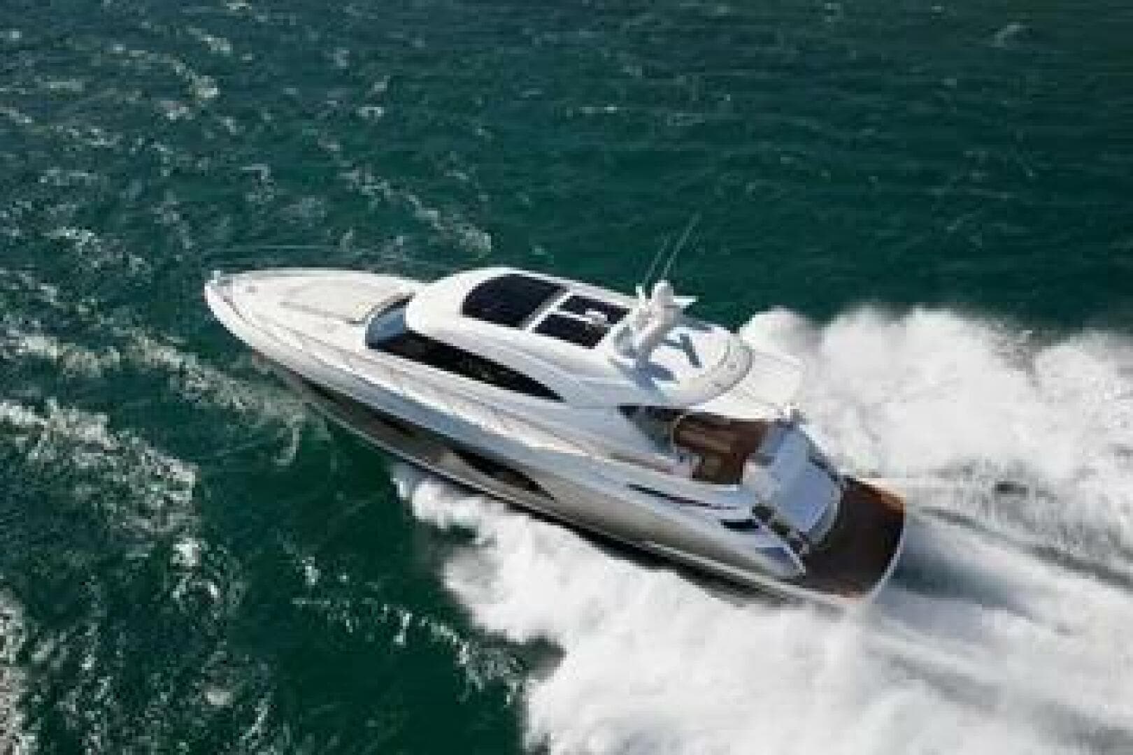 2015 Riviera 6000 Sport Yacht — photo 5