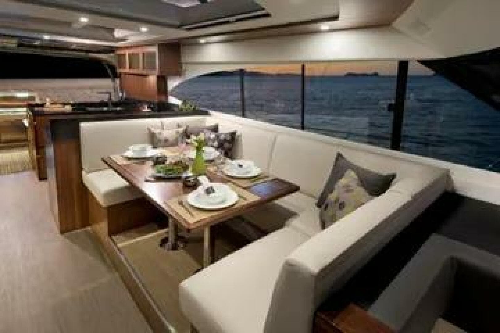 2015 Riviera 6000 Sport Yacht — photo 21