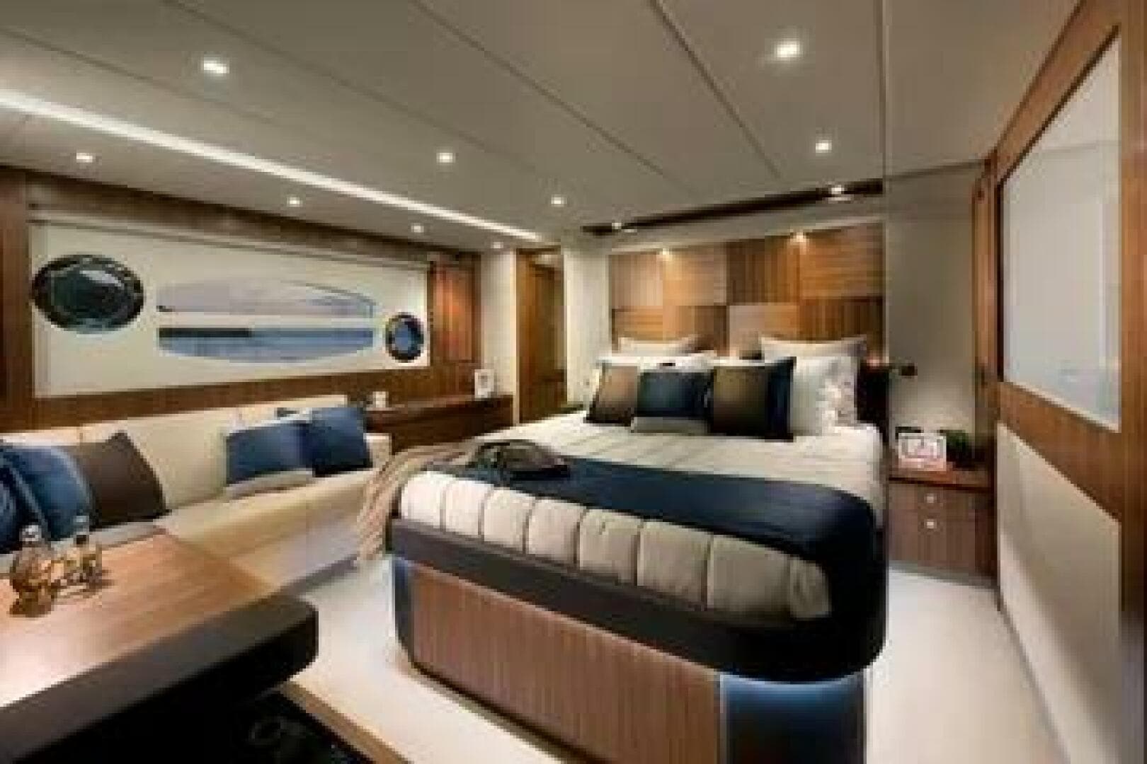 2015 Riviera 6000 Sport Yacht — photo 27