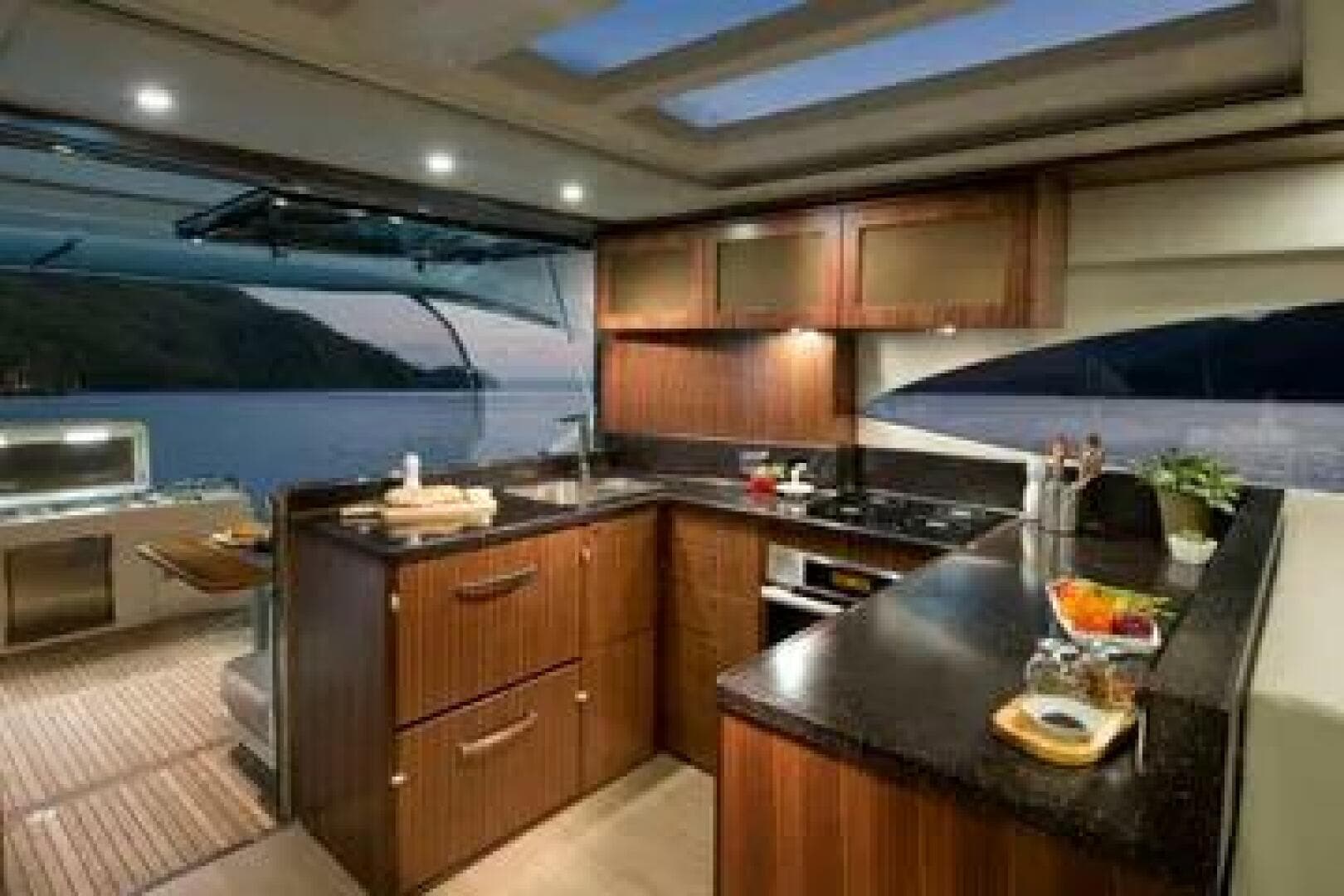 2015 Riviera 6000 Sport Yacht — photo 20