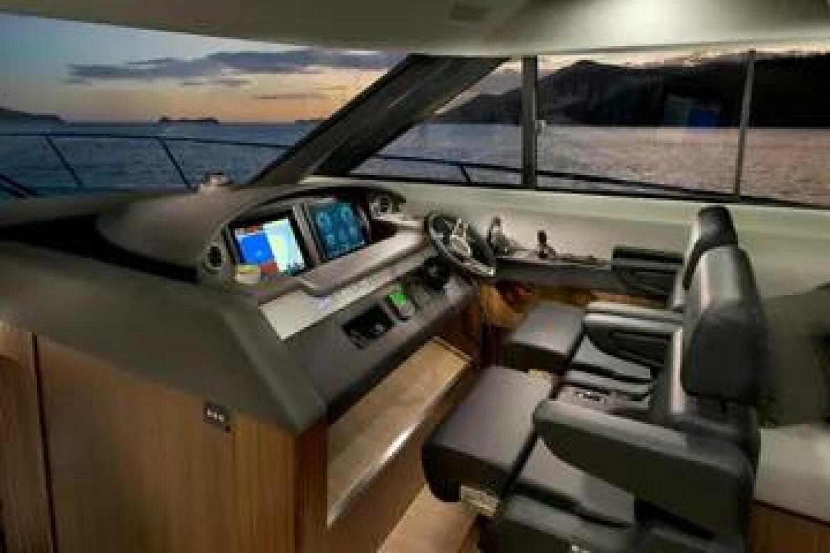 2015 Riviera 6000 Sport Yacht — photo 12