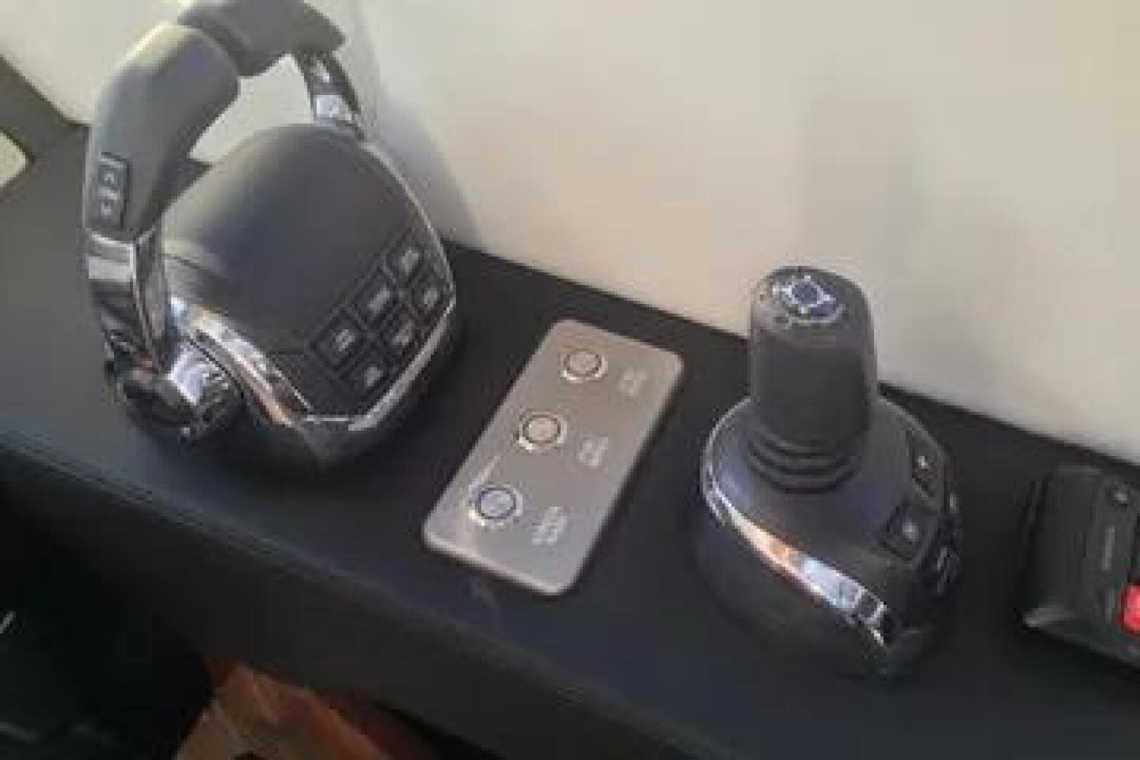 2015 Riviera 6000 Sport Yacht — photo 16