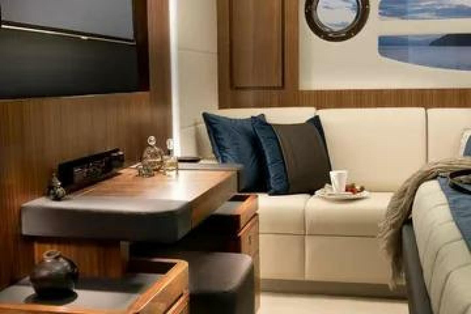 2015 Riviera 6000 Sport Yacht — photo 26