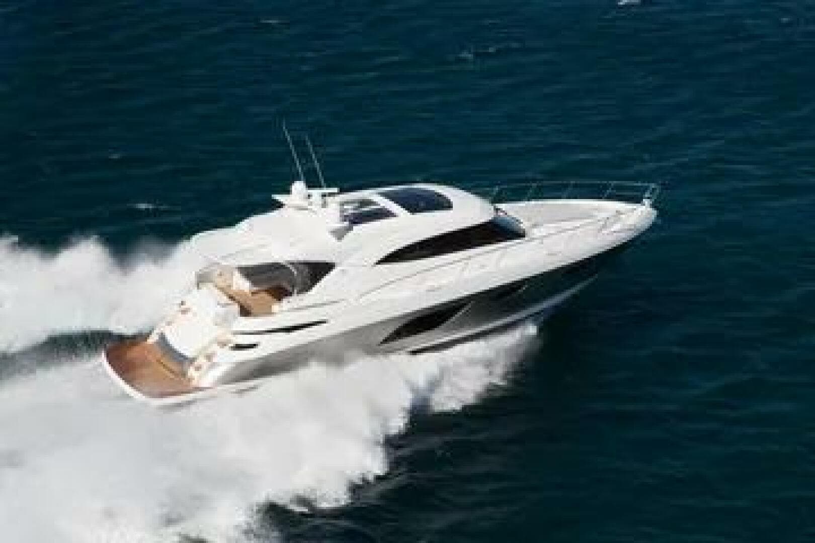 2015 Riviera 6000 Sport Yacht — photo 3