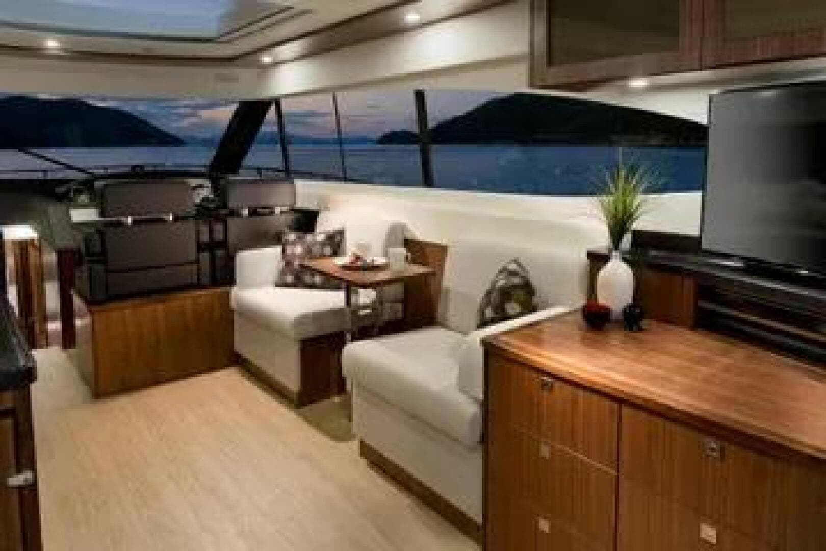 2015 Riviera 6000 Sport Yacht — photo 19
