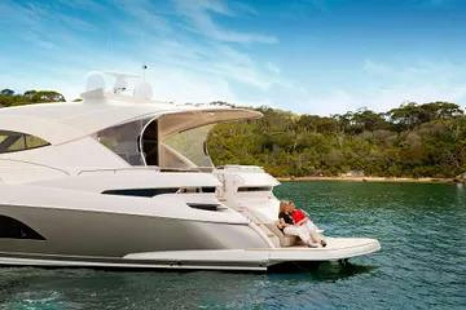 2015 Riviera 6000 Sport Yacht — photo 11