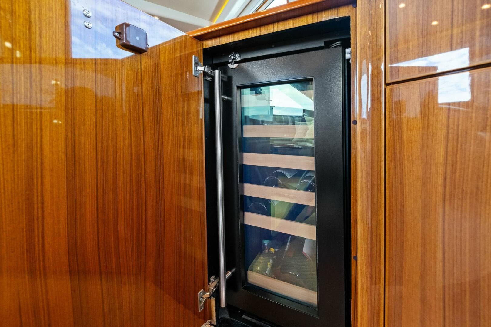 2006 Viking 56 Convertible — photo 12