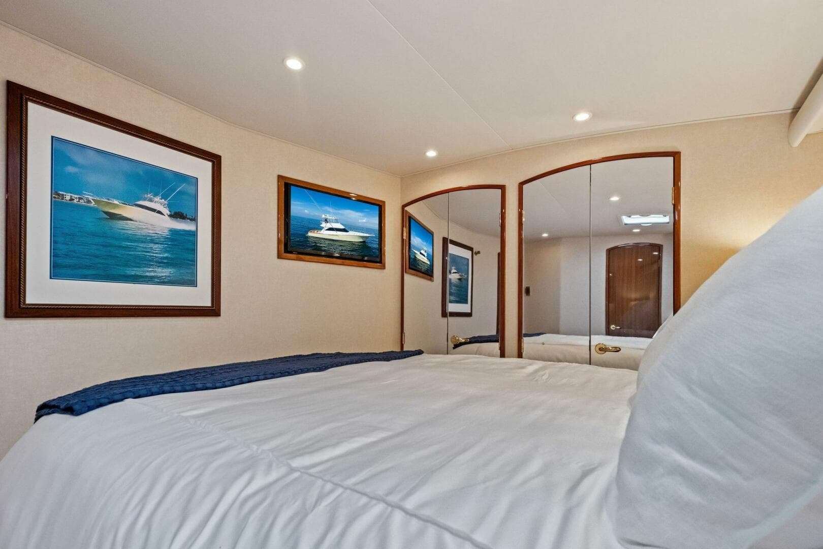 2006 Viking 56 Convertible — photo 18