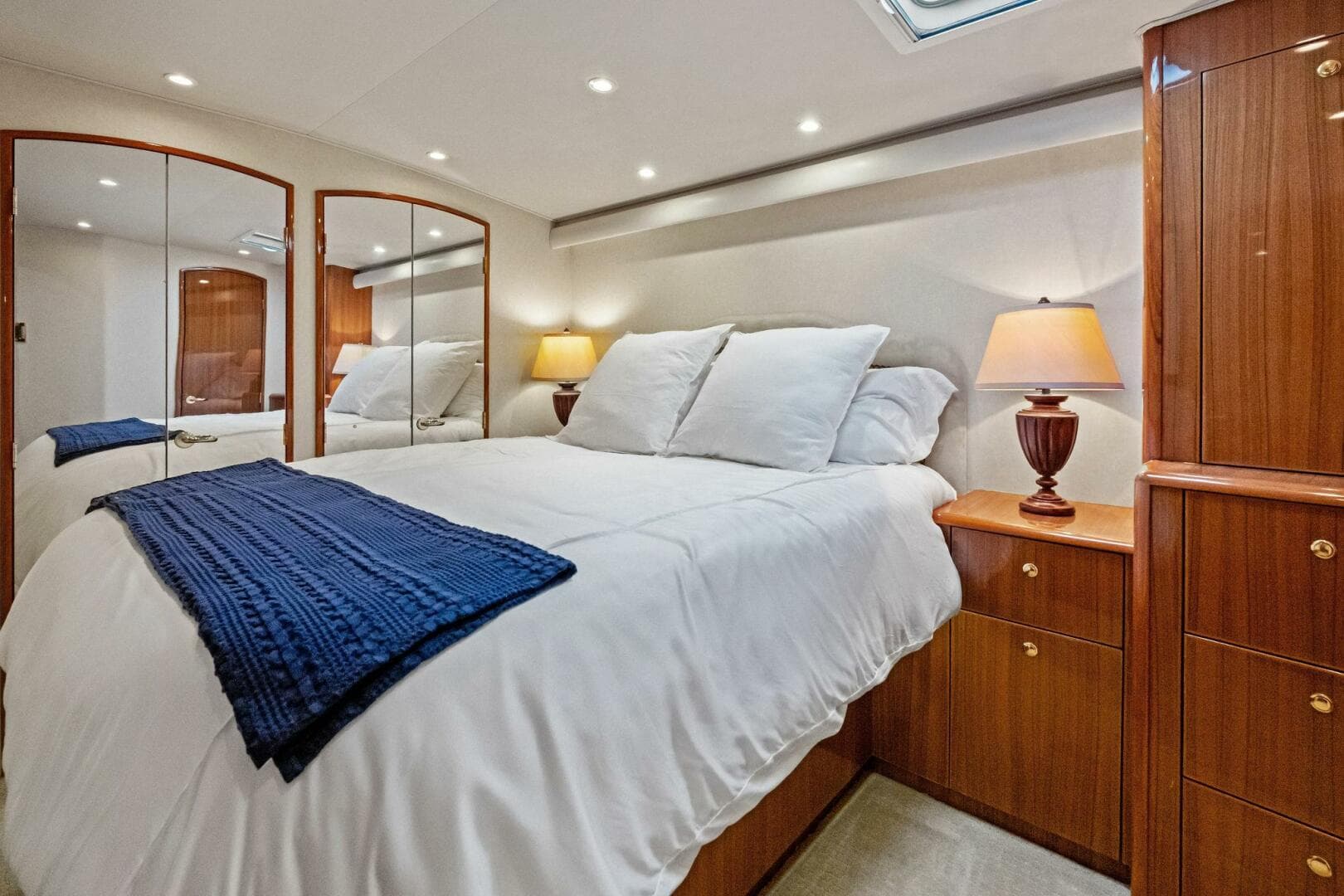 2006 Viking 56 Convertible — photo 5