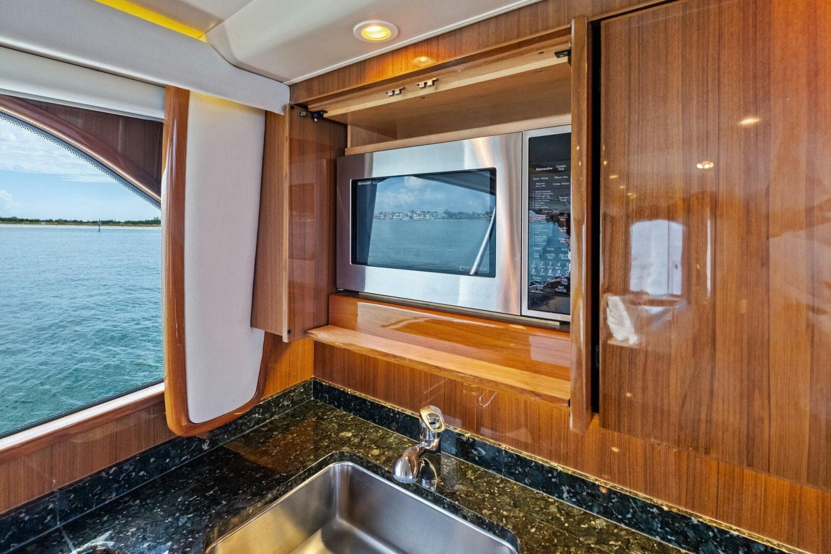 2006 Viking 56 Convertible — photo 10