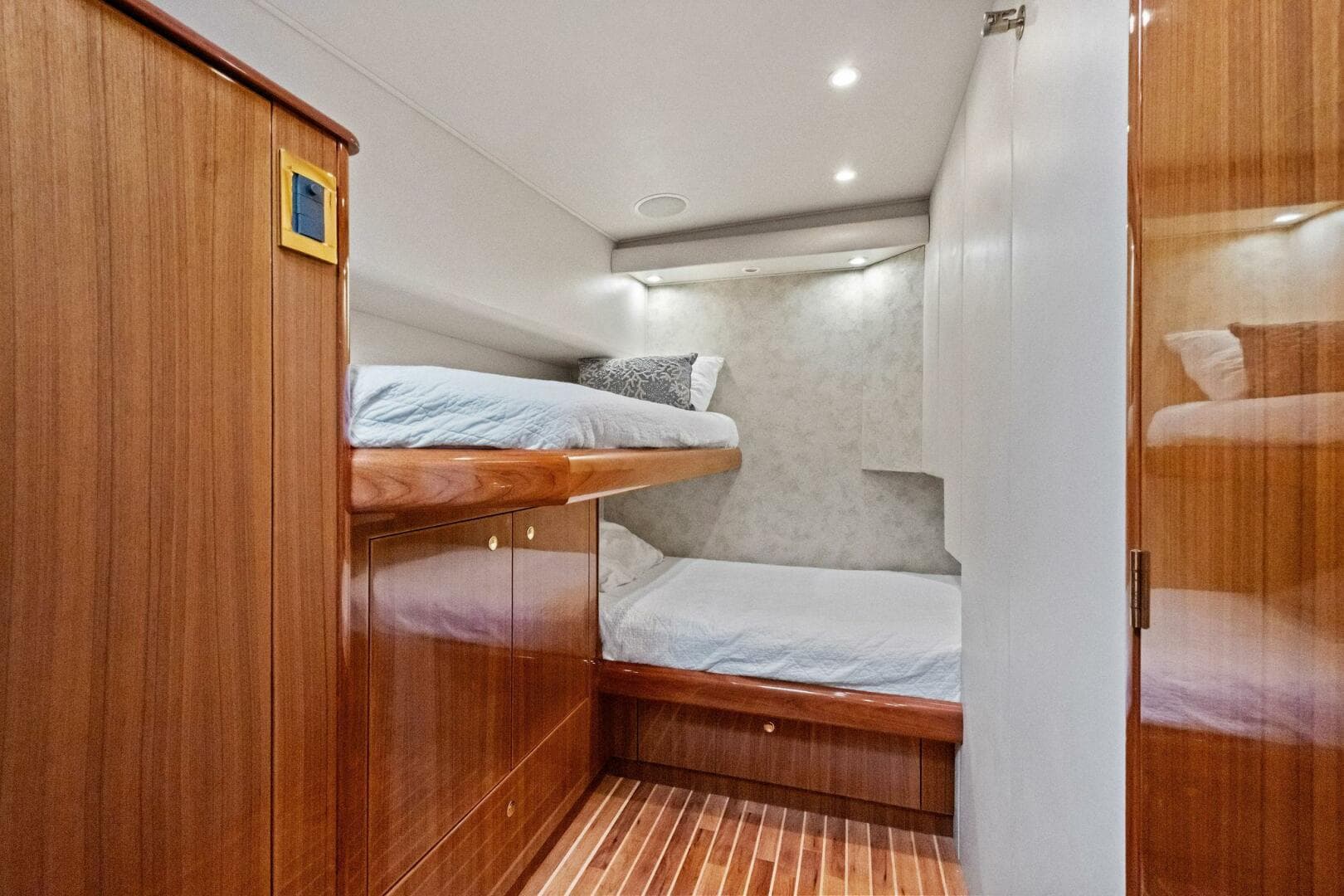 2006 Viking 56 Convertible — photo 29