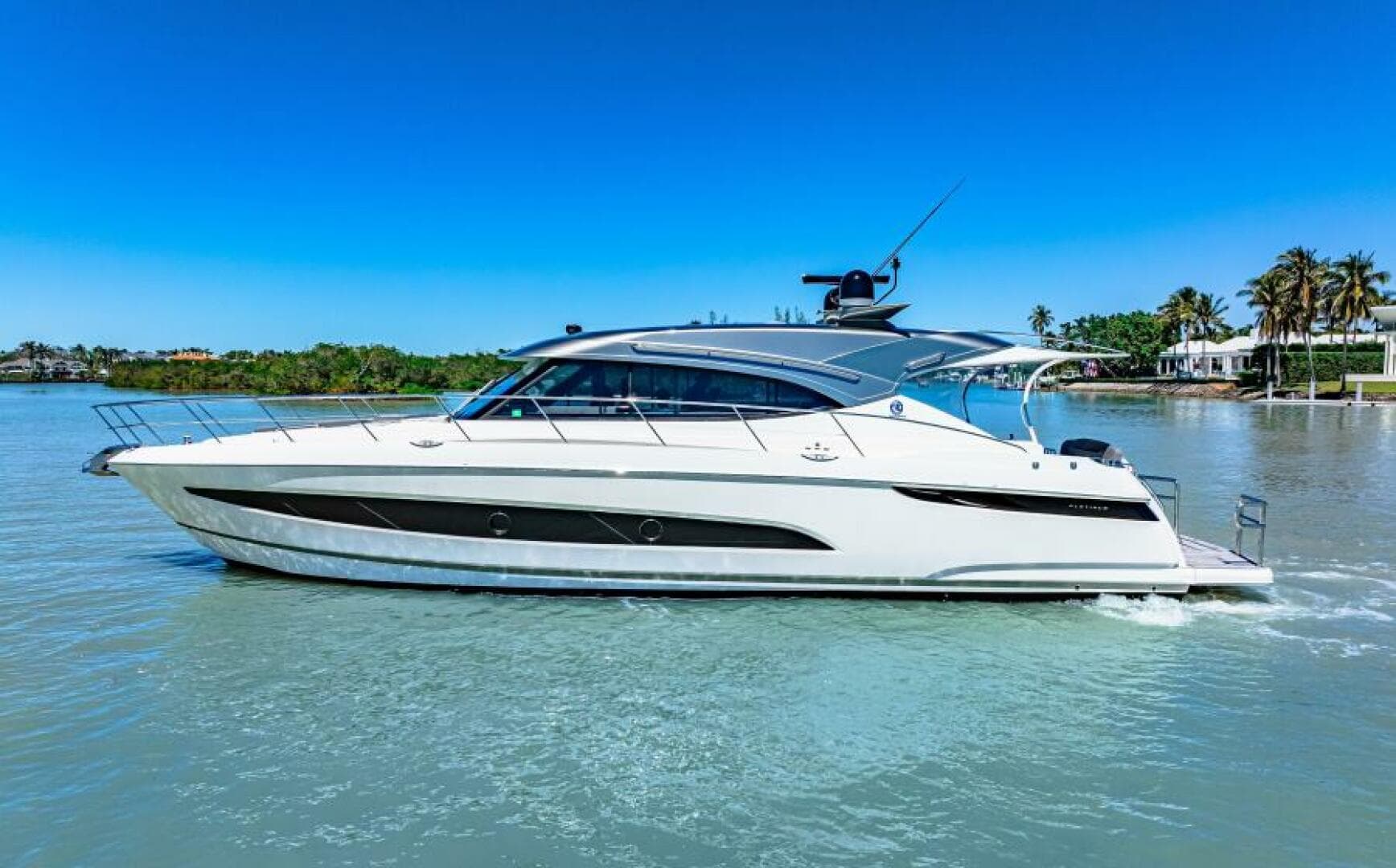2022 Riviera 5400 Sport Yacht Platinum Edition — photo 6