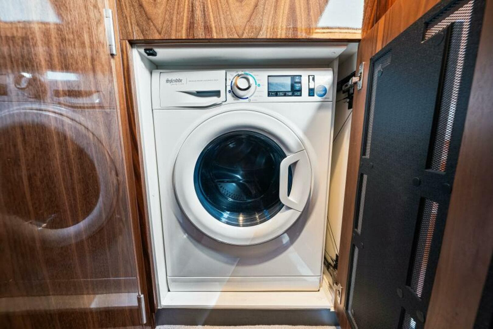 2022 Riviera 5400 Sport Yacht Platinum Edition — photo 88