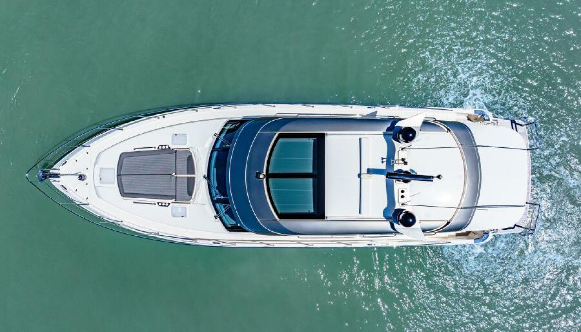 2022 Riviera 5400 Sport Yacht Platinum Edition — photo 12