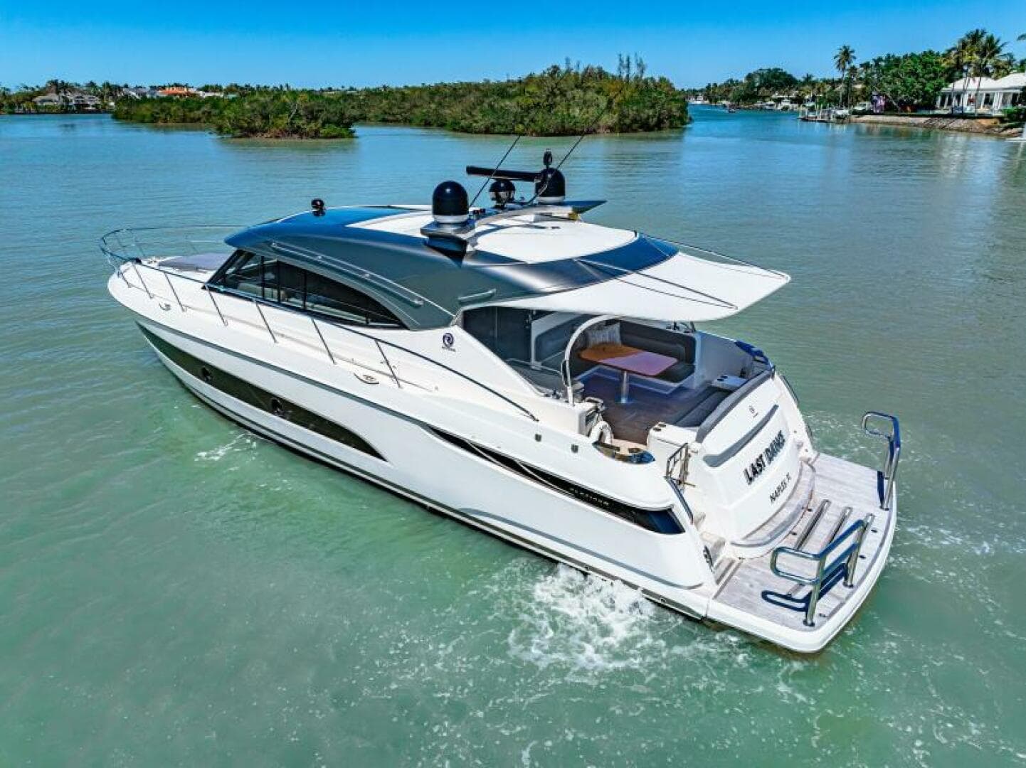 2022 Riviera 5400 Sport Yacht Platinum Edition — photo 14