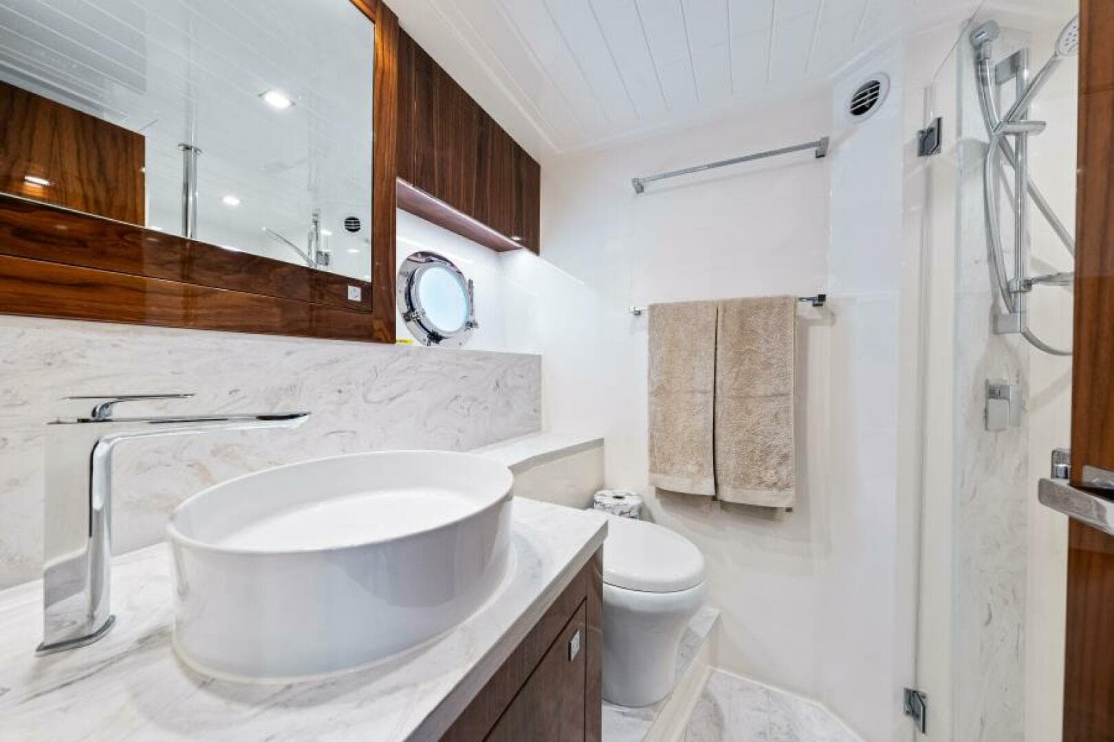 2022 Riviera 5400 Sport Yacht Platinum Edition — photo 81